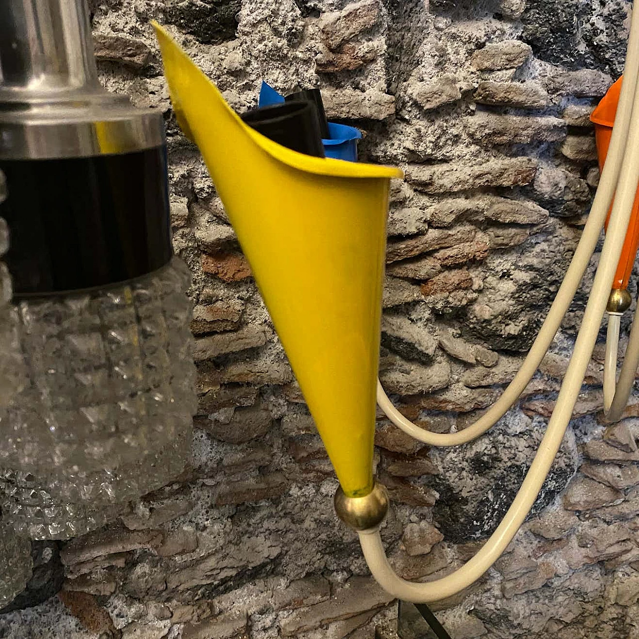 Lampadario in ottone e metallo dipinto, anni '50 1242305