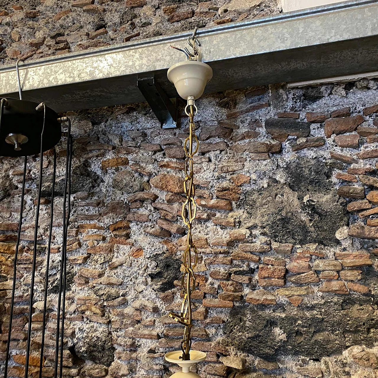 Lampadario in ottone e metallo dipinto, anni '50 1242311