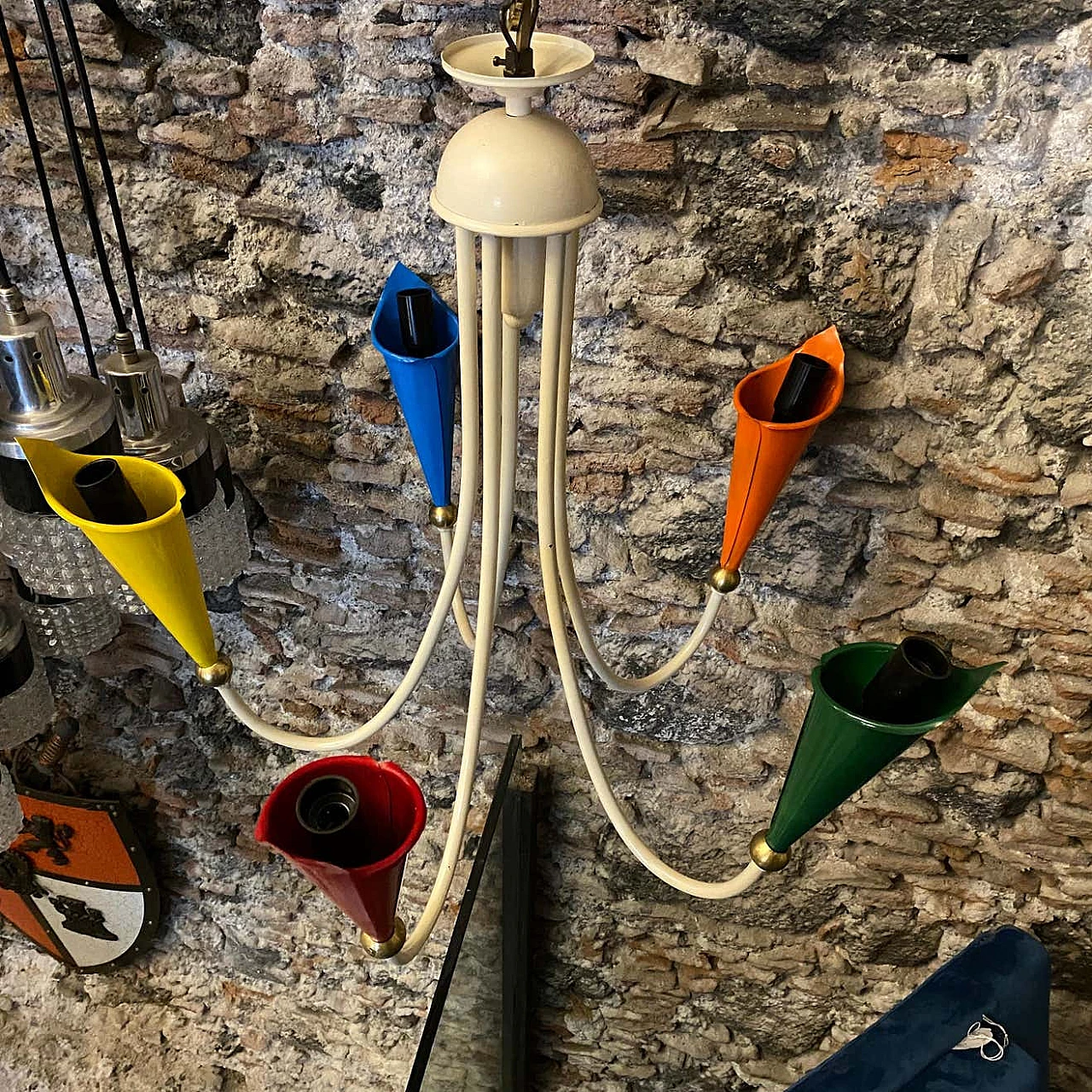 Lampadario in ottone e metallo dipinto, anni '50 1242313
