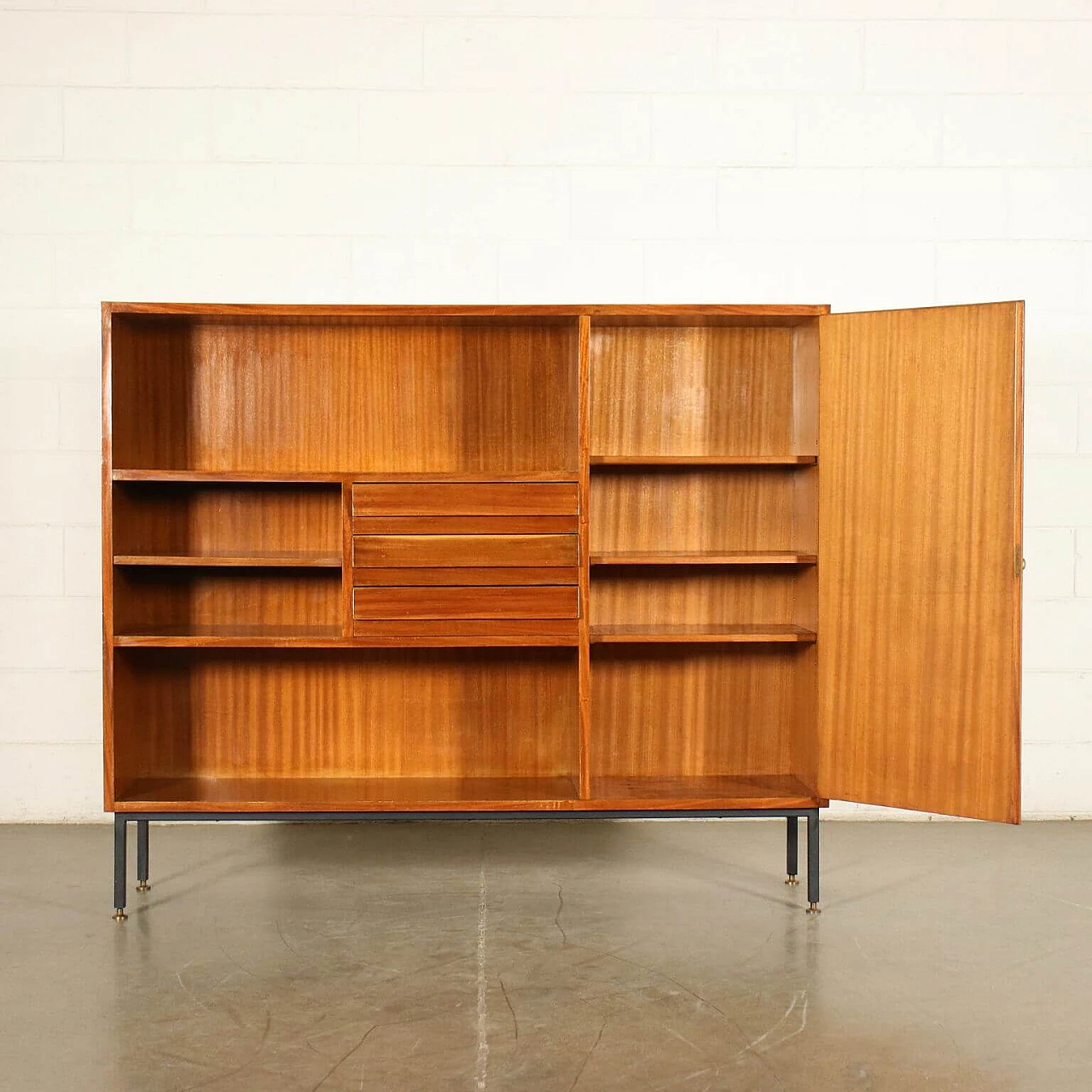 Bookcase in mahogany, metal and brass, 60s 1243571