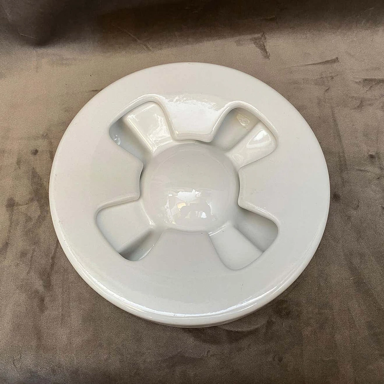 Ashtray in white ceramic by Angelo Mangiarotti for Brambilla, 70s 1243678