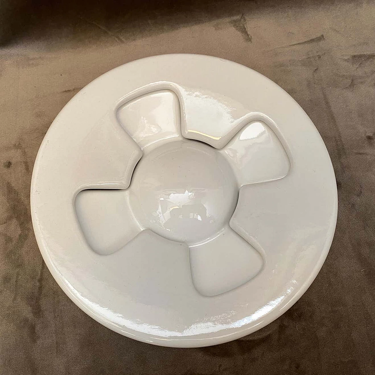 Ashtray in white ceramic by Angelo Mangiarotti for Brambilla, 70s 1243680