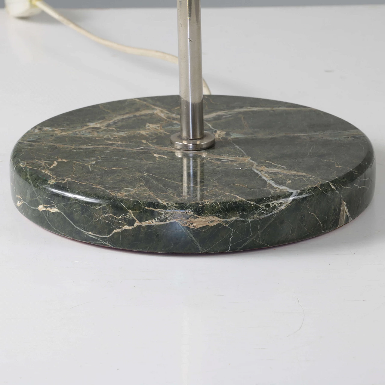 Lampada da tavolo in marmo e rame, anni '60 1244025