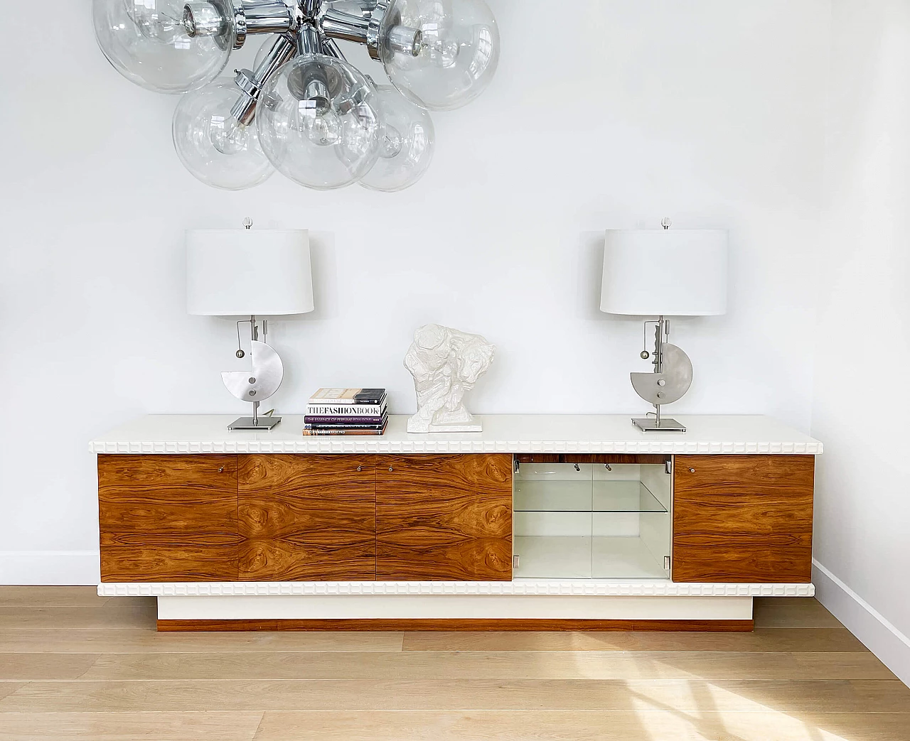 Credenza in palissandro con piano laccato bianco, anni '70 1245004