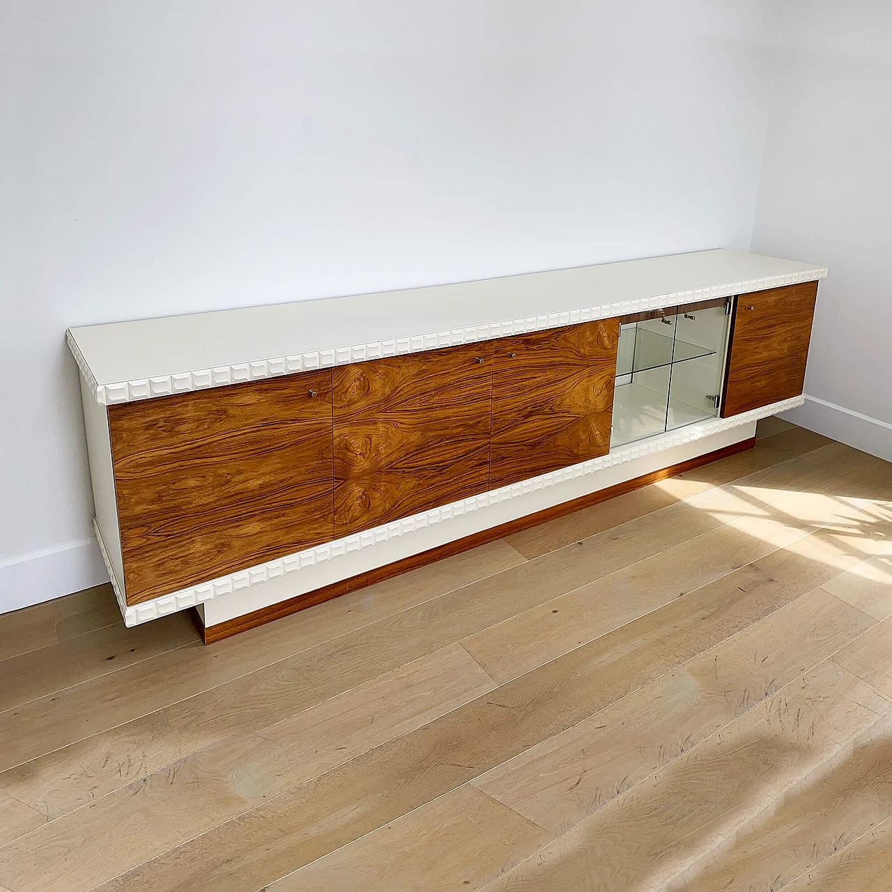 Sideboard in rosewood and white lacquer, 70s 1245006