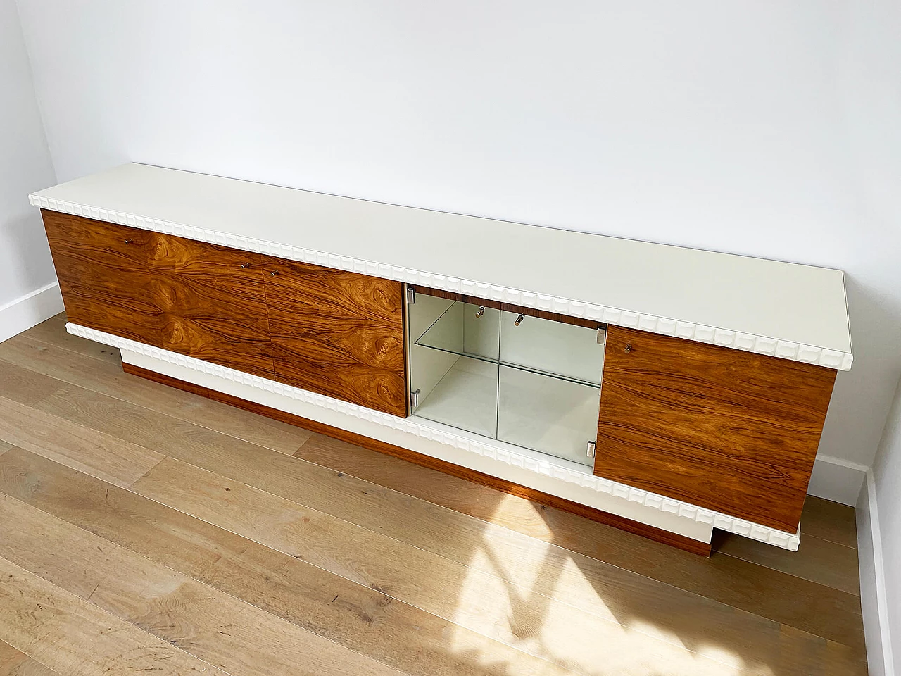 Credenza in palissandro con piano laccato bianco, anni '70 1245007