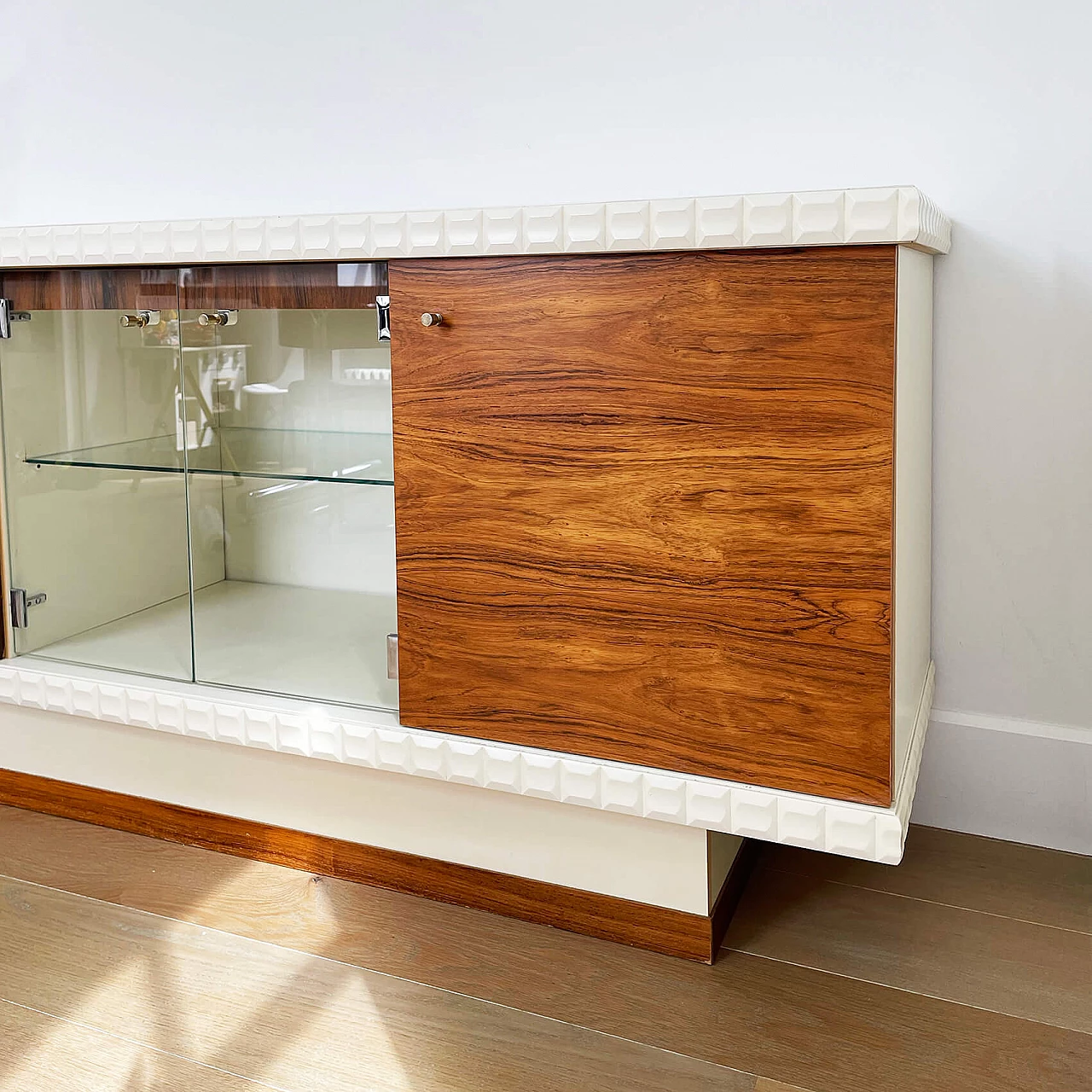 Sideboard in rosewood and white lacquer, 70s 1245010