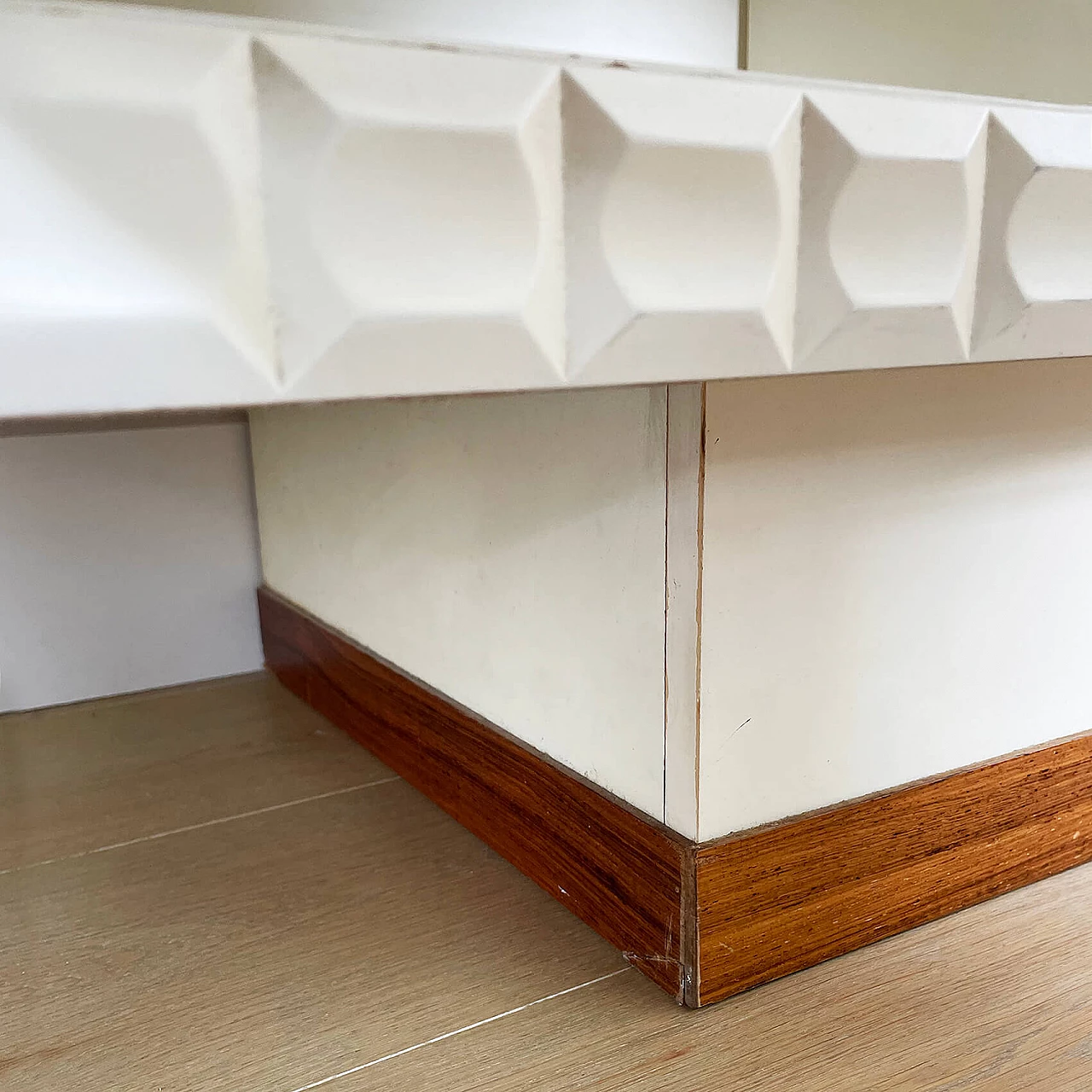 Sideboard in rosewood and white lacquer, 70s 1245014