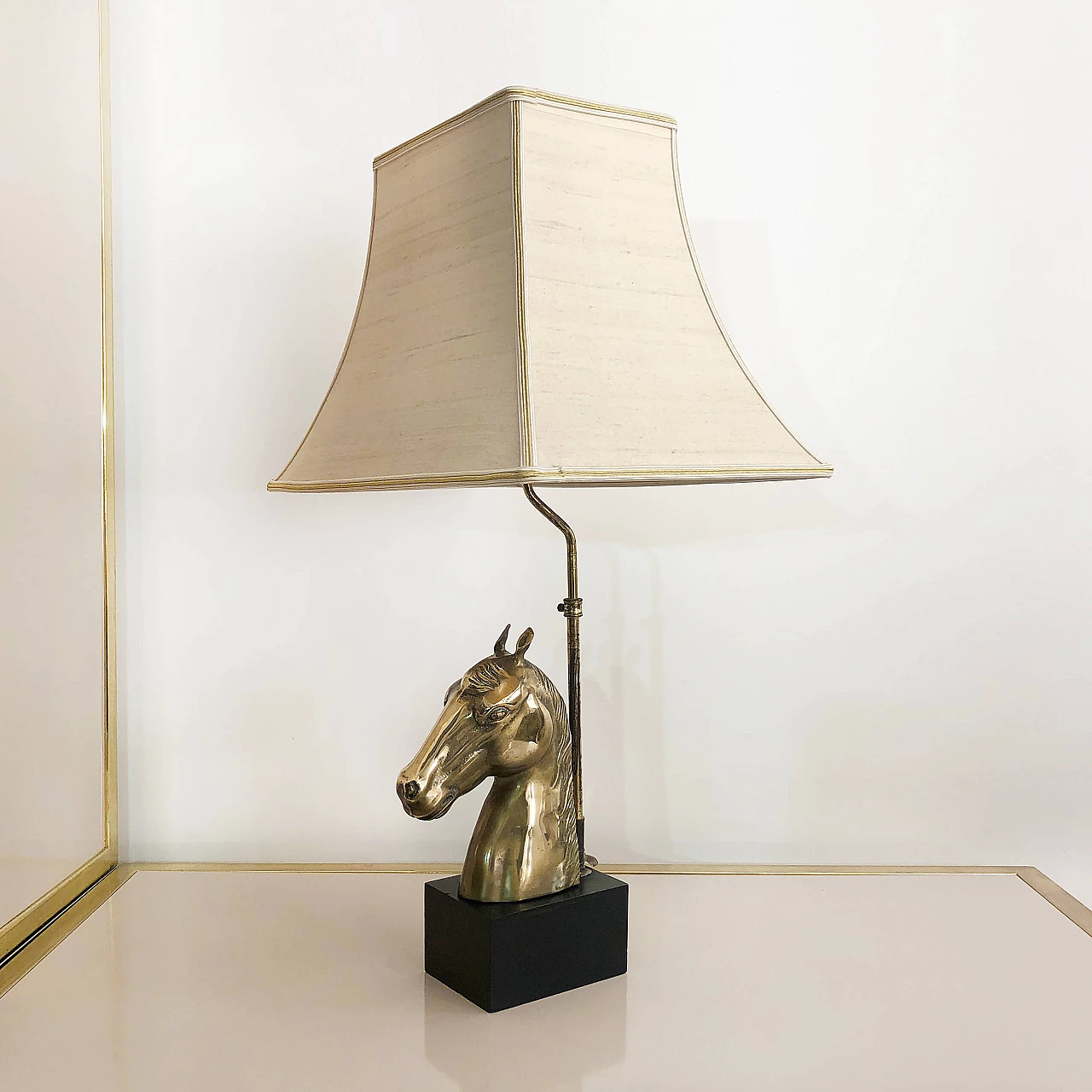 Brass and wood table lamp, 70s 1245225