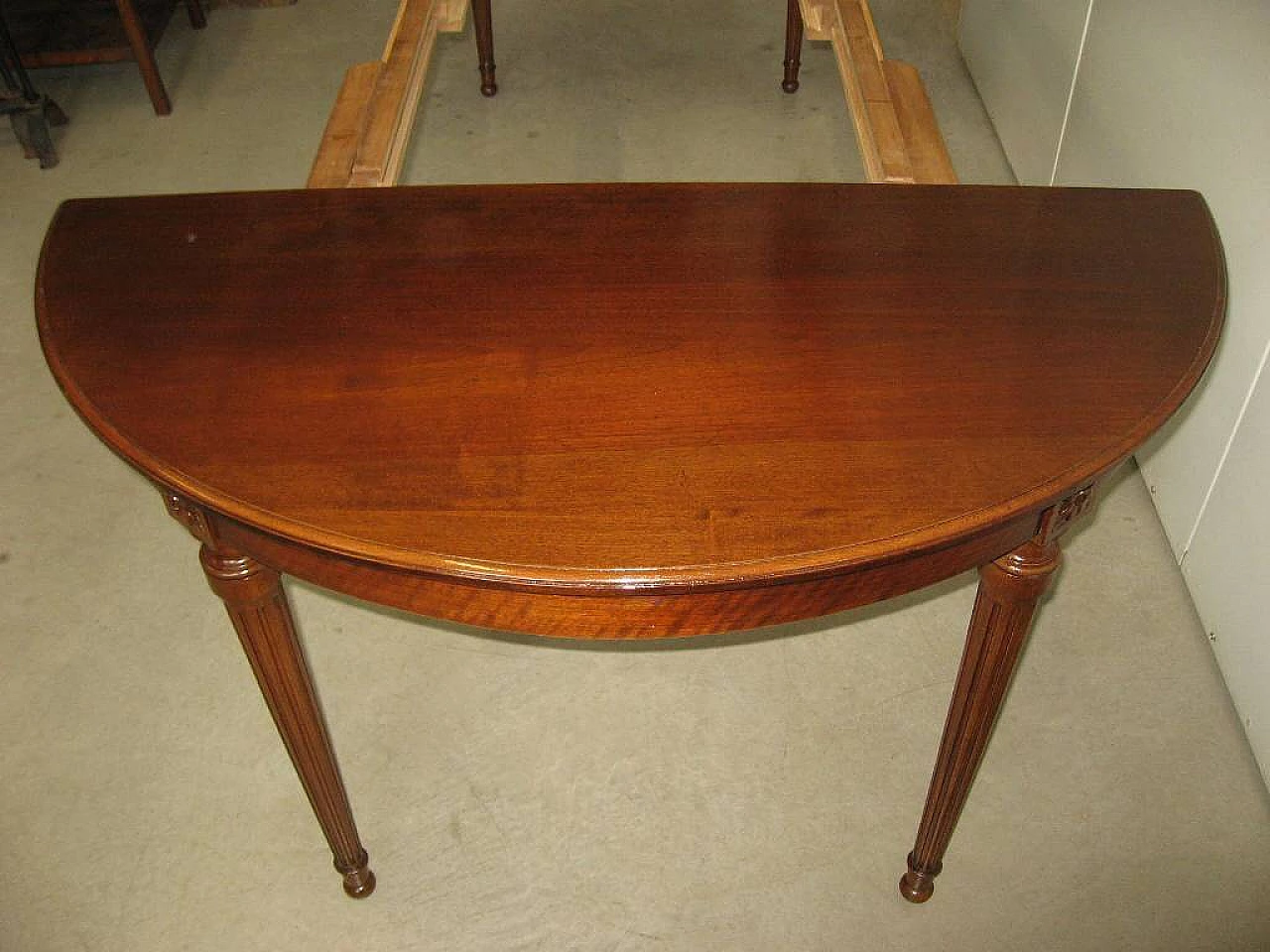 Extendable oval table in walnut, late 19th century 1245894
