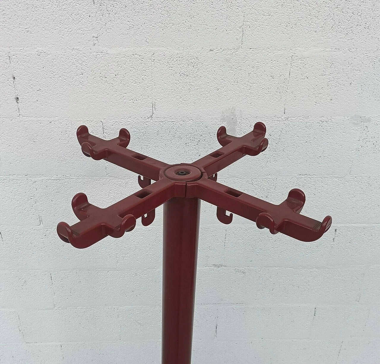 Appendiabiti e portaombrelli di Ettore Sottsass per Olivetti Synthesis, anni '70 1246149