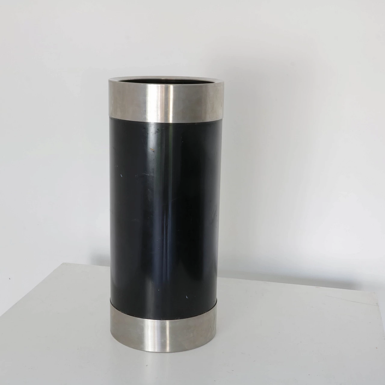 Black and metal umbrella stand, 70s 1247550