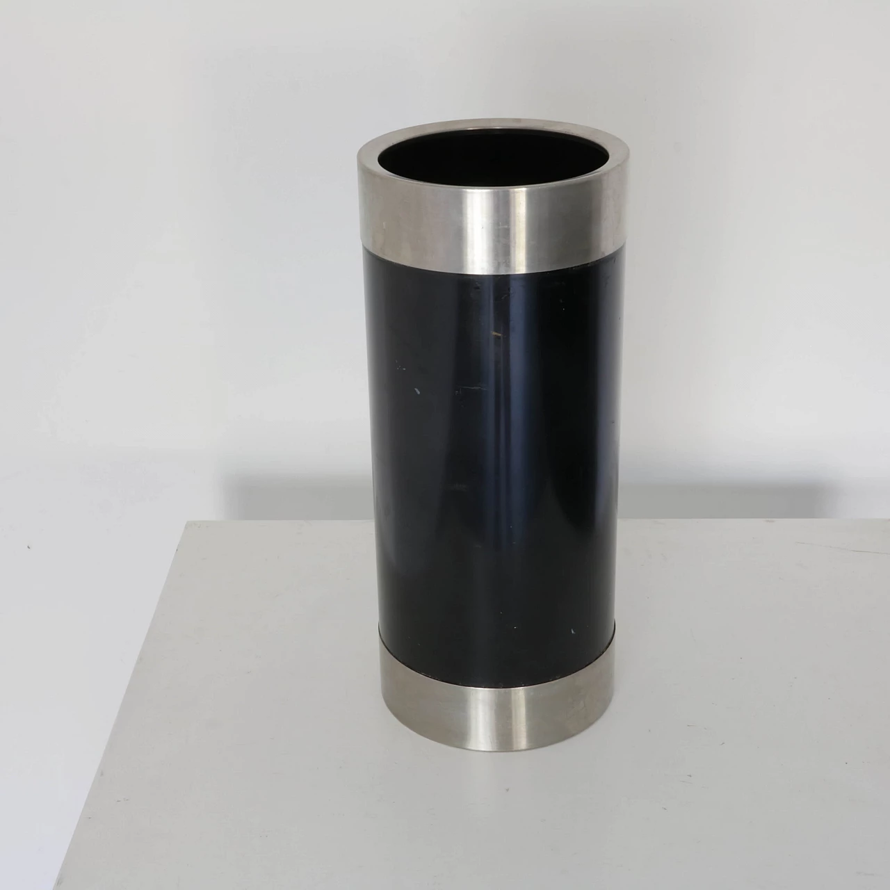 Black and metal umbrella stand, 70s 1247551