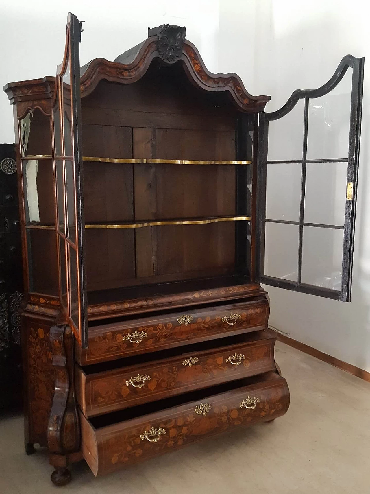 Louis XV inlaid walnut showcase, 18th century 1248249