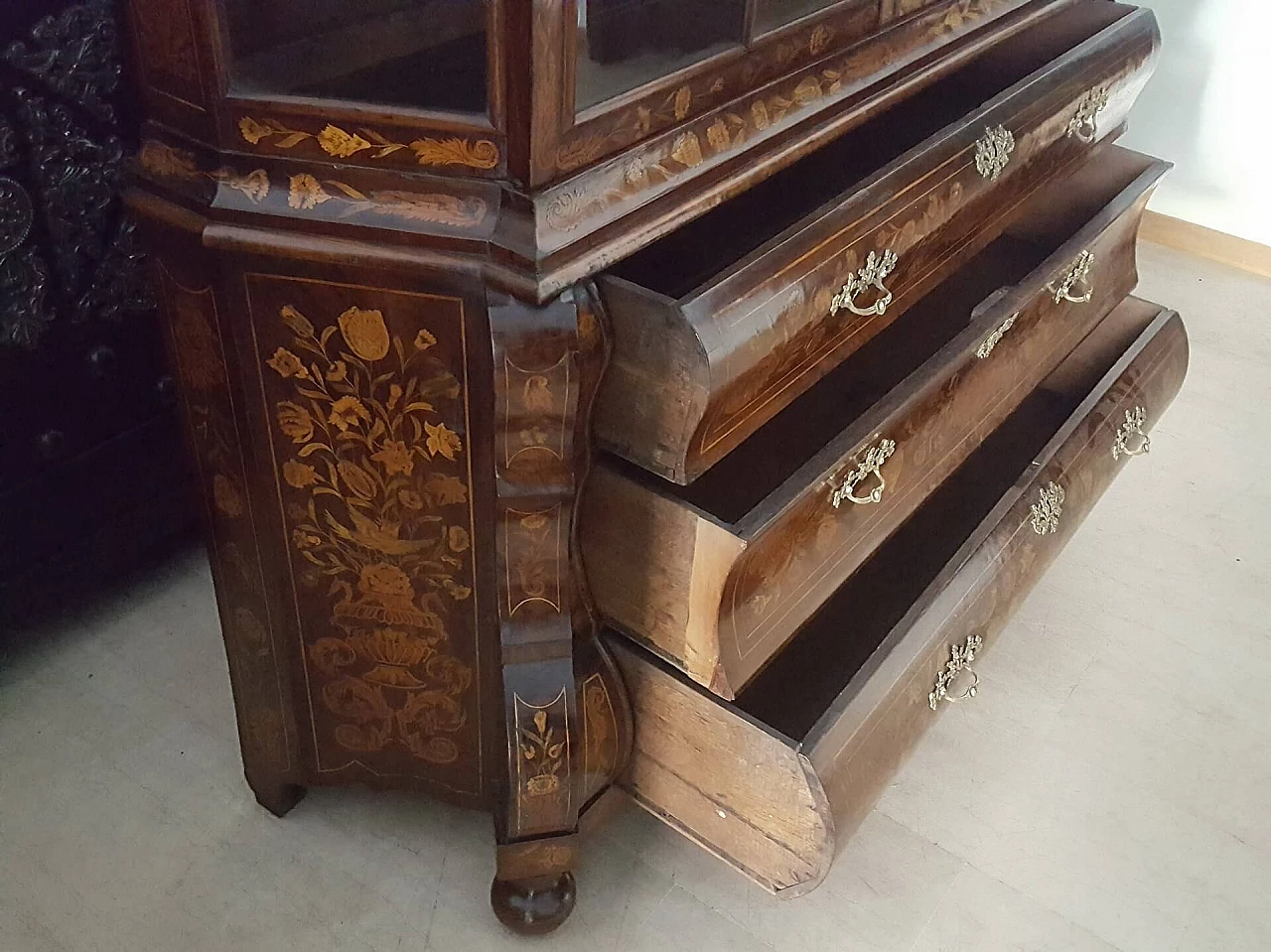 Louis XV inlaid walnut showcase, 18th century 1248250