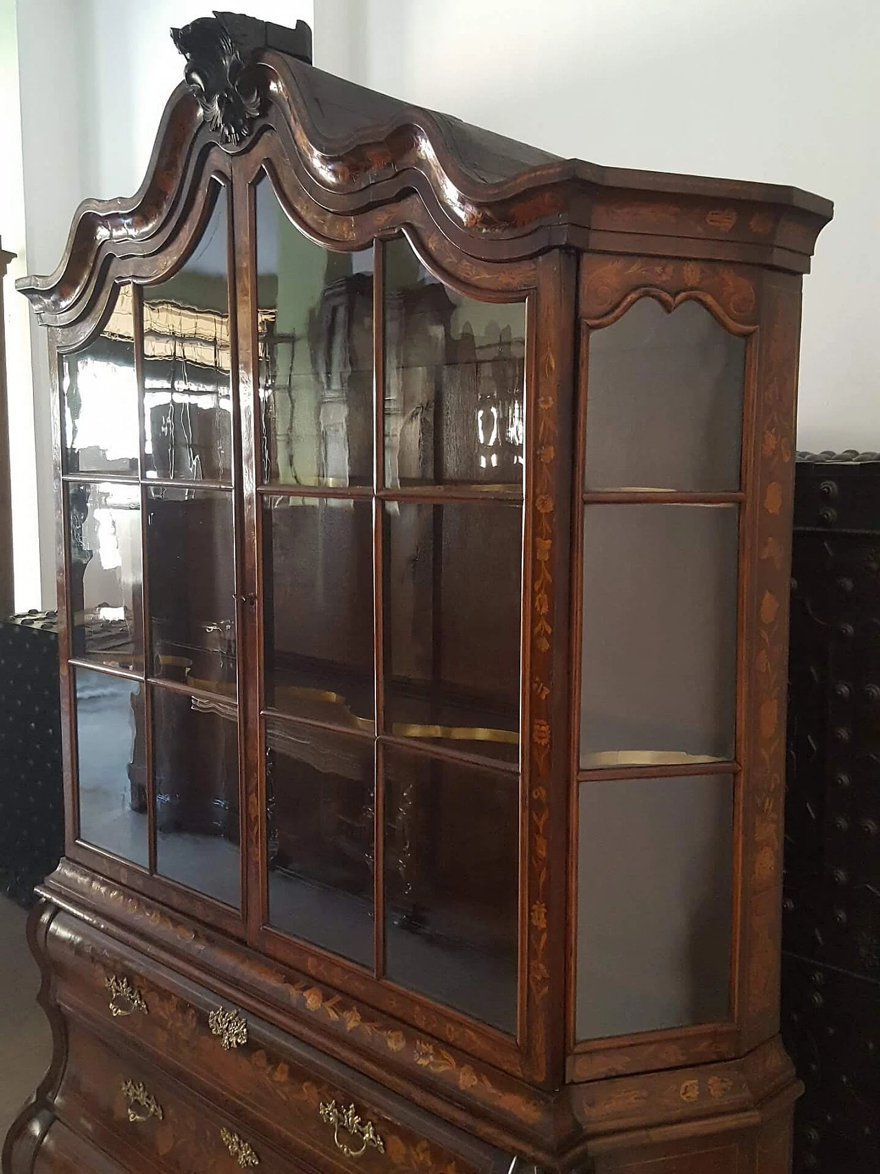 Louis XV inlaid walnut showcase, 18th century 1248255