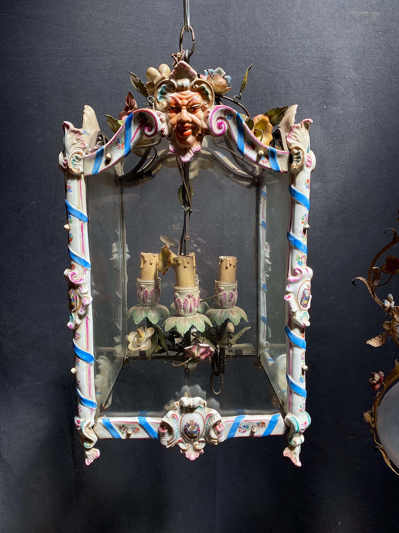 Coppia di lanterne in ceramica e vetro, fine '800 1248481