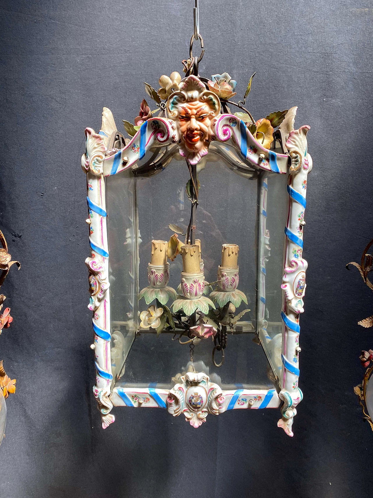 Coppia di lanterne in ceramica e vetro, fine '800 1248482