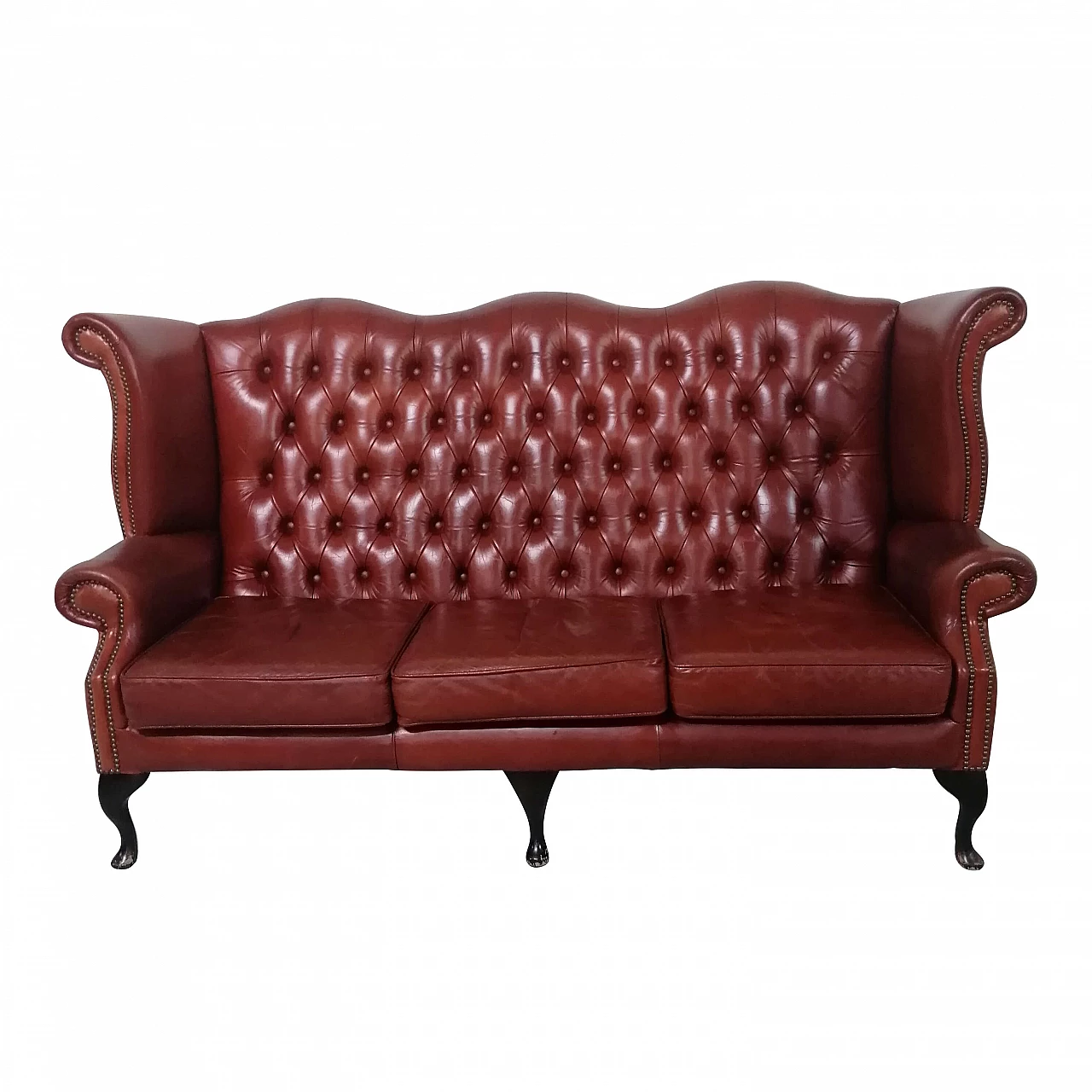 Divano chesterfield Queen Anne inglese a tre posti in pelle rosso corallo 1248489