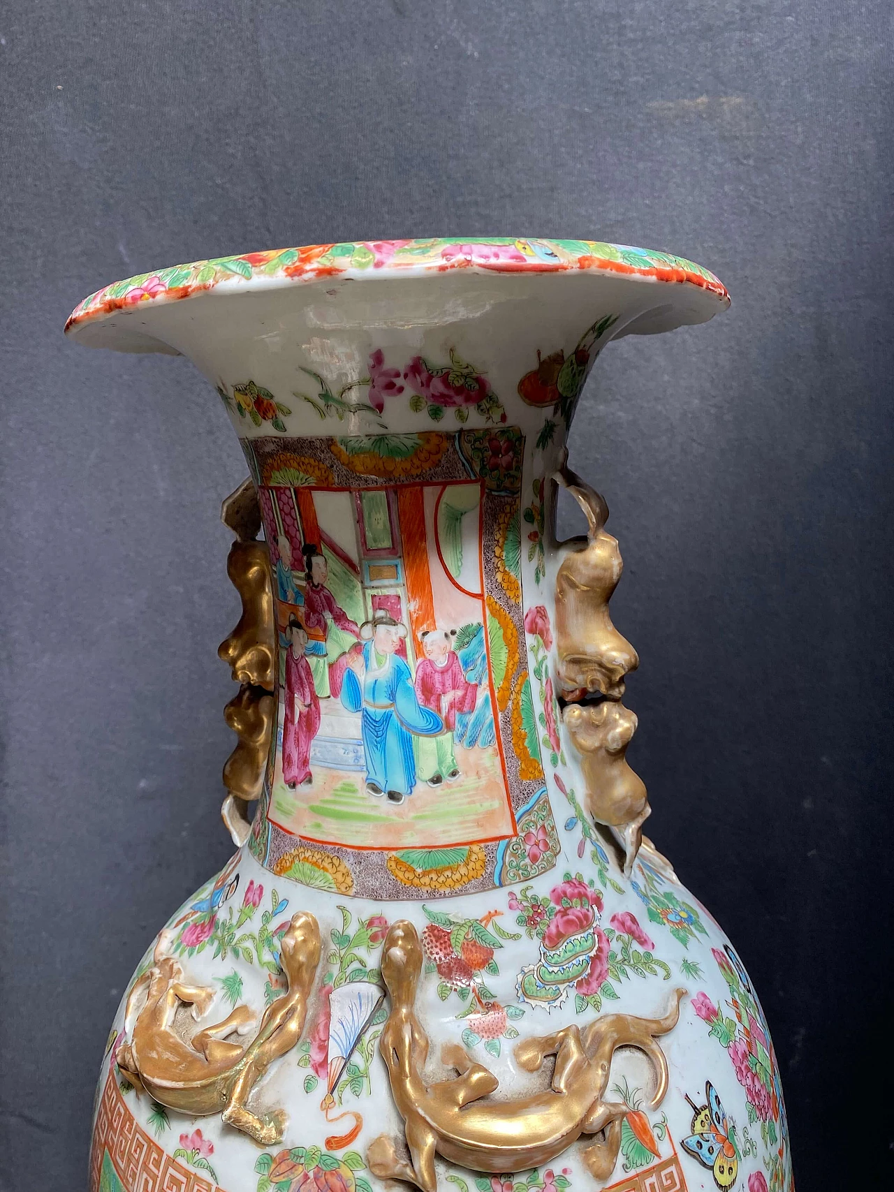 Coppia di grandi vasi in ceramica cinesi Canton, fine 1800 1248510