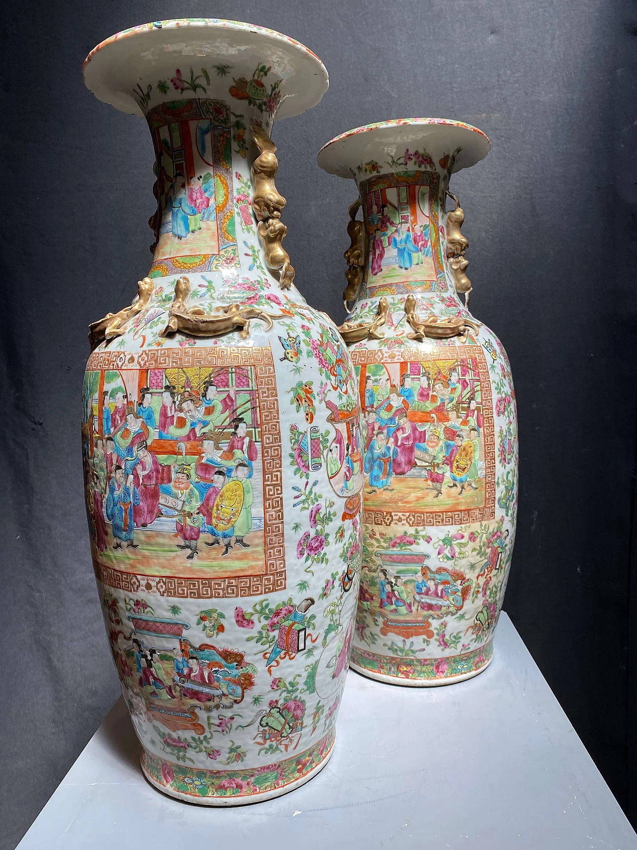 Coppia di grandi vasi in ceramica cinesi Canton, fine 1800 1248514