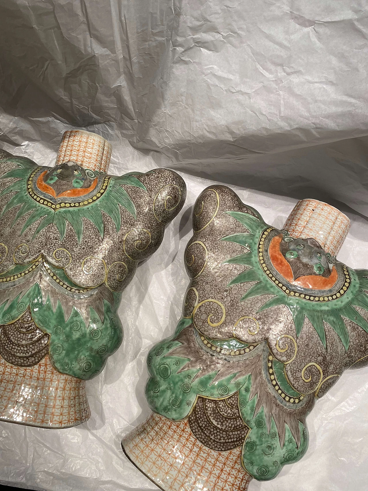 Coppia di vasi cinesi a forma di armatura in ceramica, '800 1249115