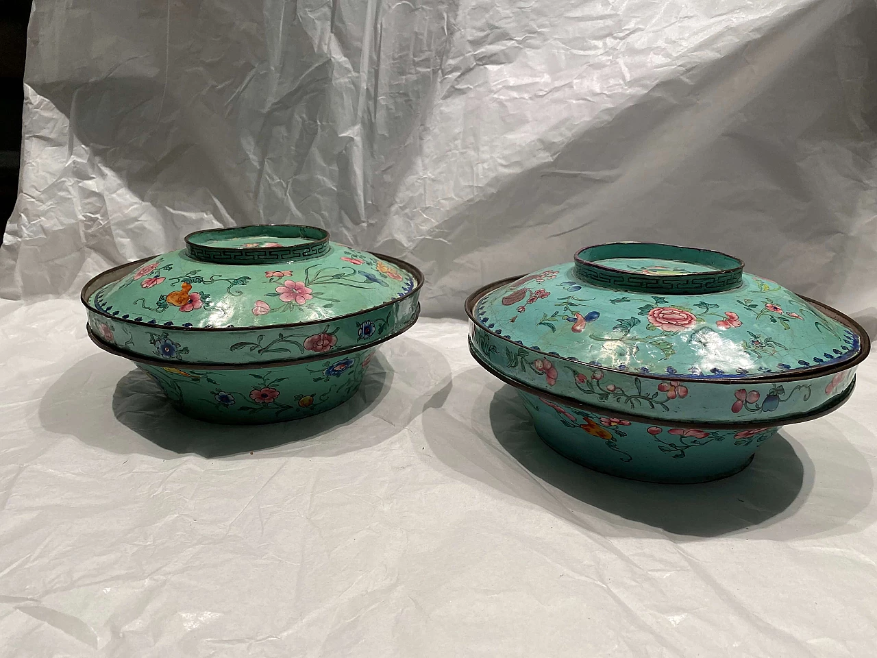 Pair of Canton dishes in enameled metal with lid, 1800 1249118