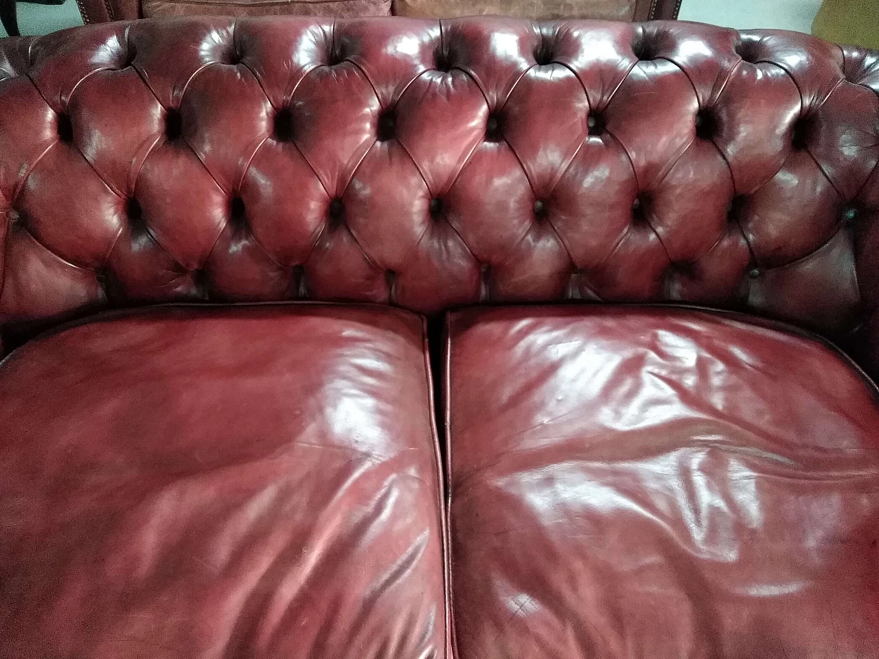 Chesterfield club two seater sofa in morocco red leather, 60s 1249361