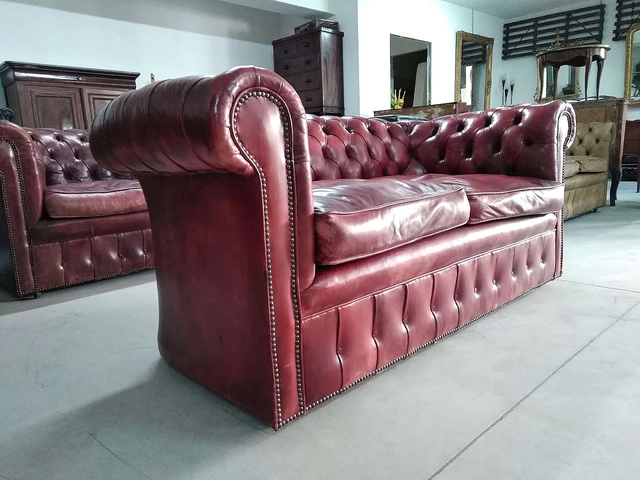 Chesterfield club two seater sofa in morocco red leather, 60s 1249368