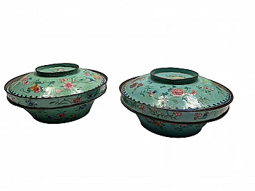 Pair of Canton dishes in enameled metal with lid, 1800