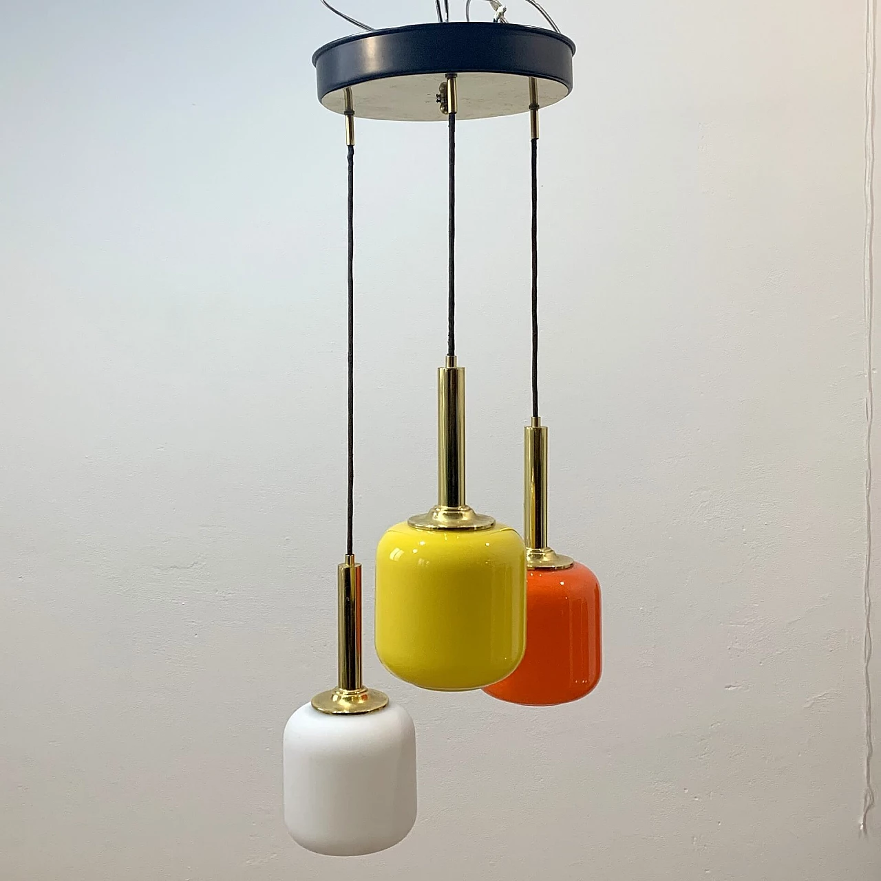 Suspension lamp in layered opaline glass, 70s 1249503