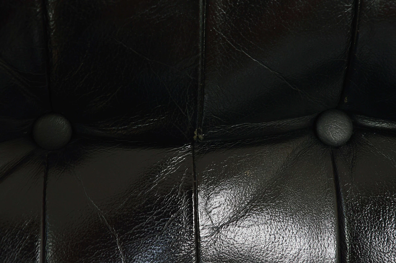 Coppia di poltrone in pelle con poggiapiedi di Unico, anni '70 1249563