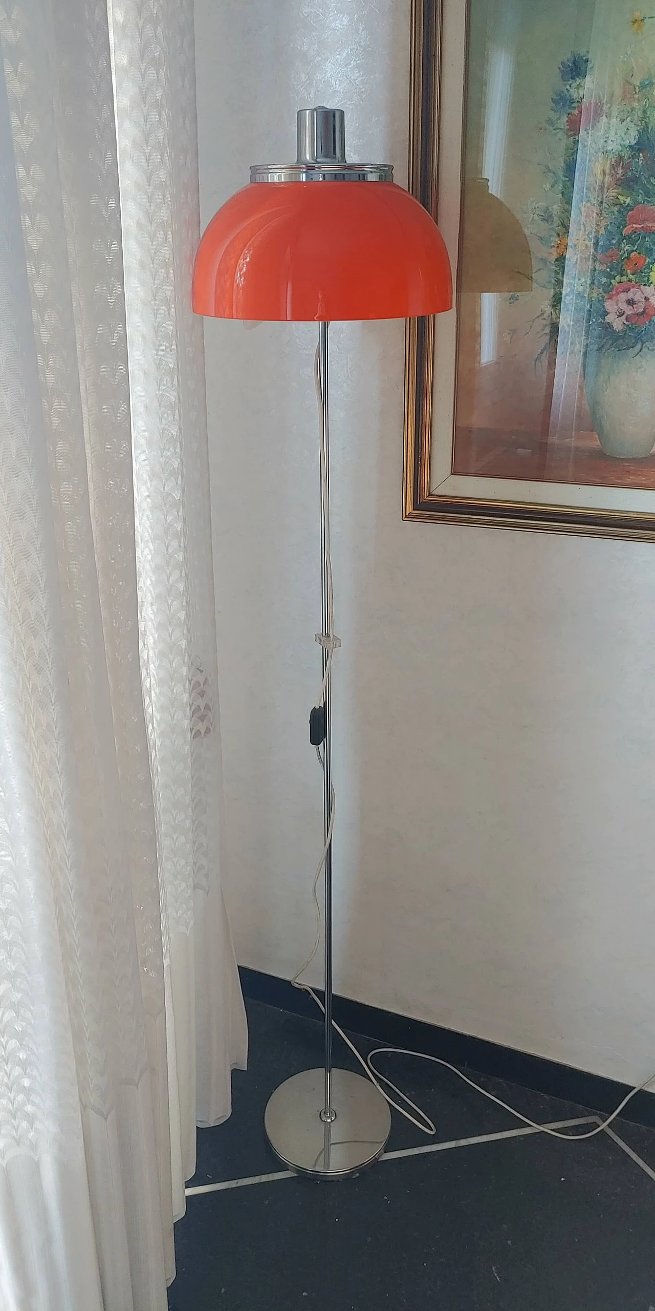 Lampada da terra in metallo e plastica di Harvey Guzzini, anni '70 1249786