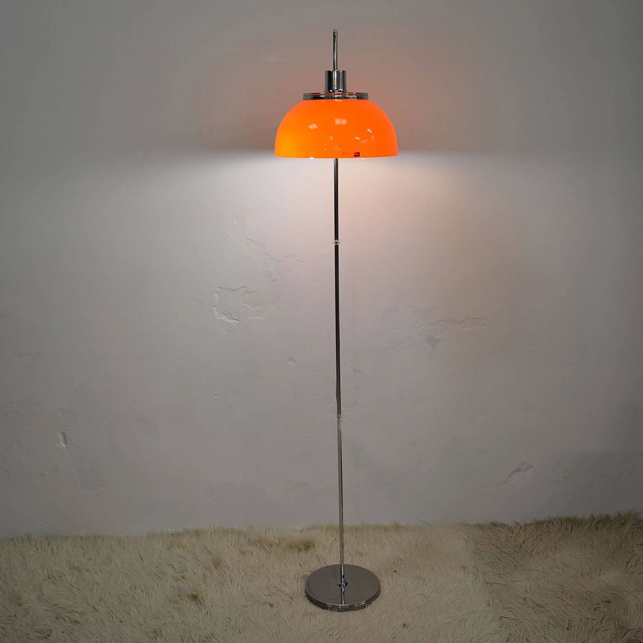 Lampada da terra in metallo e plastica di Harvey Guzzini, anni '70 1249787