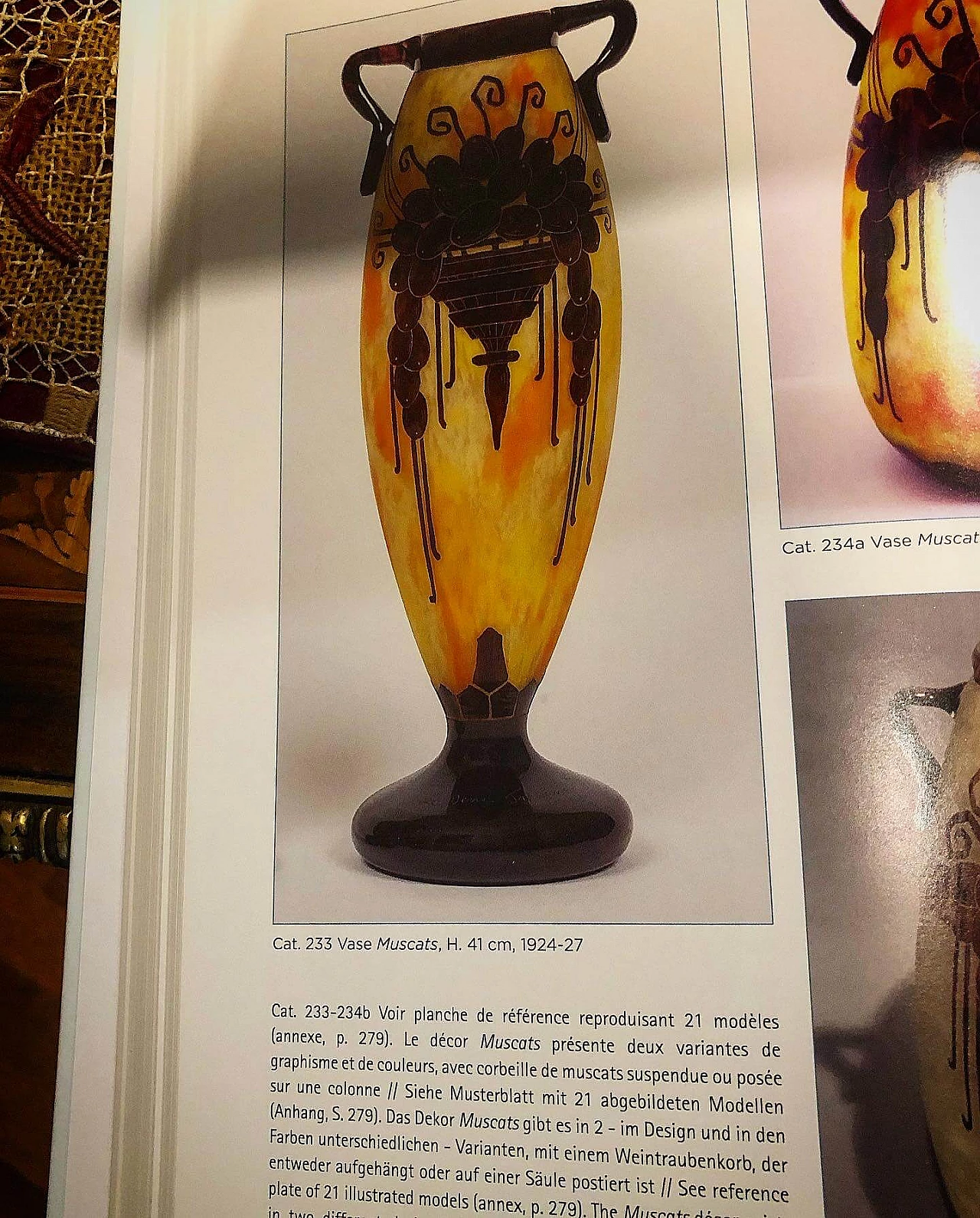 Vaso Art Déco con decoro Muscats di Le Verre Français, anni '20 1249897