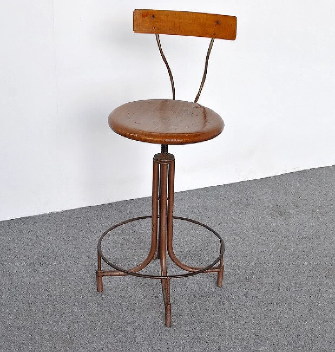 Industrial stool in walnut, 40s 1250007