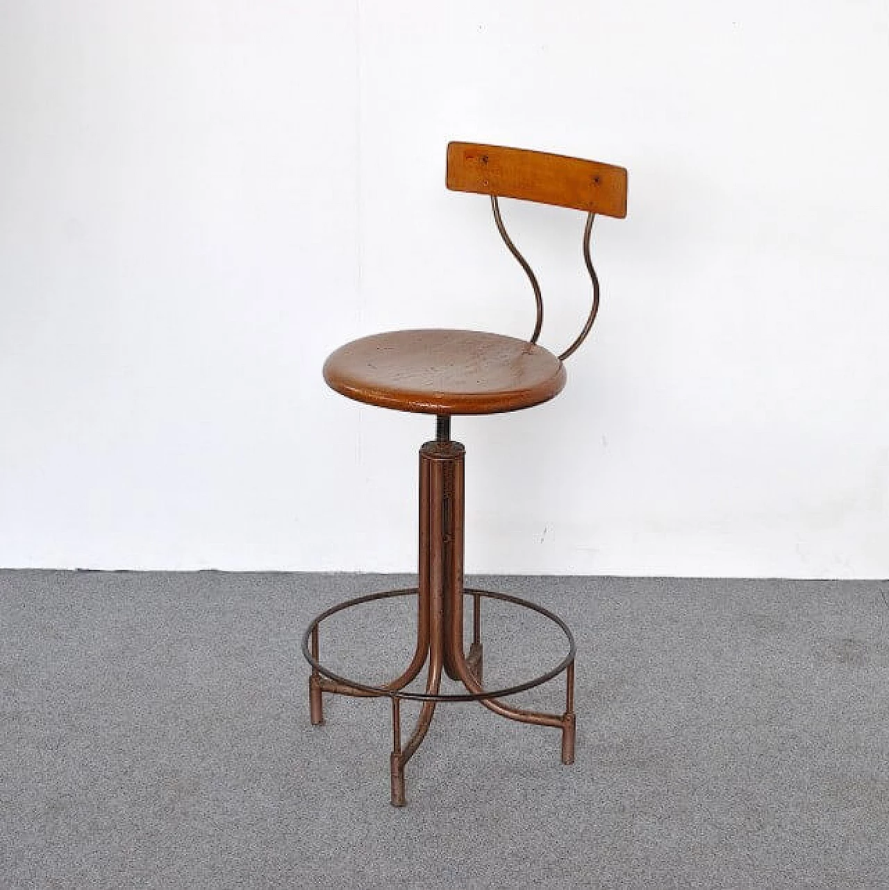 Industrial stool in walnut, 40s 1250009