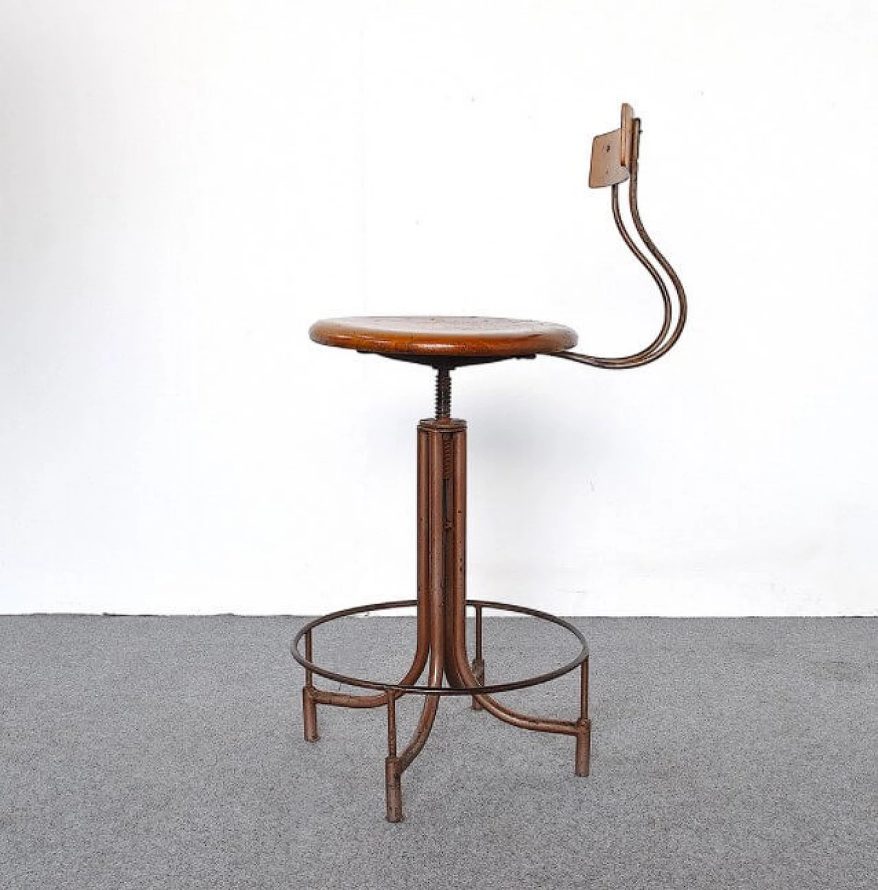 Industrial stool in walnut, 40s 1250010