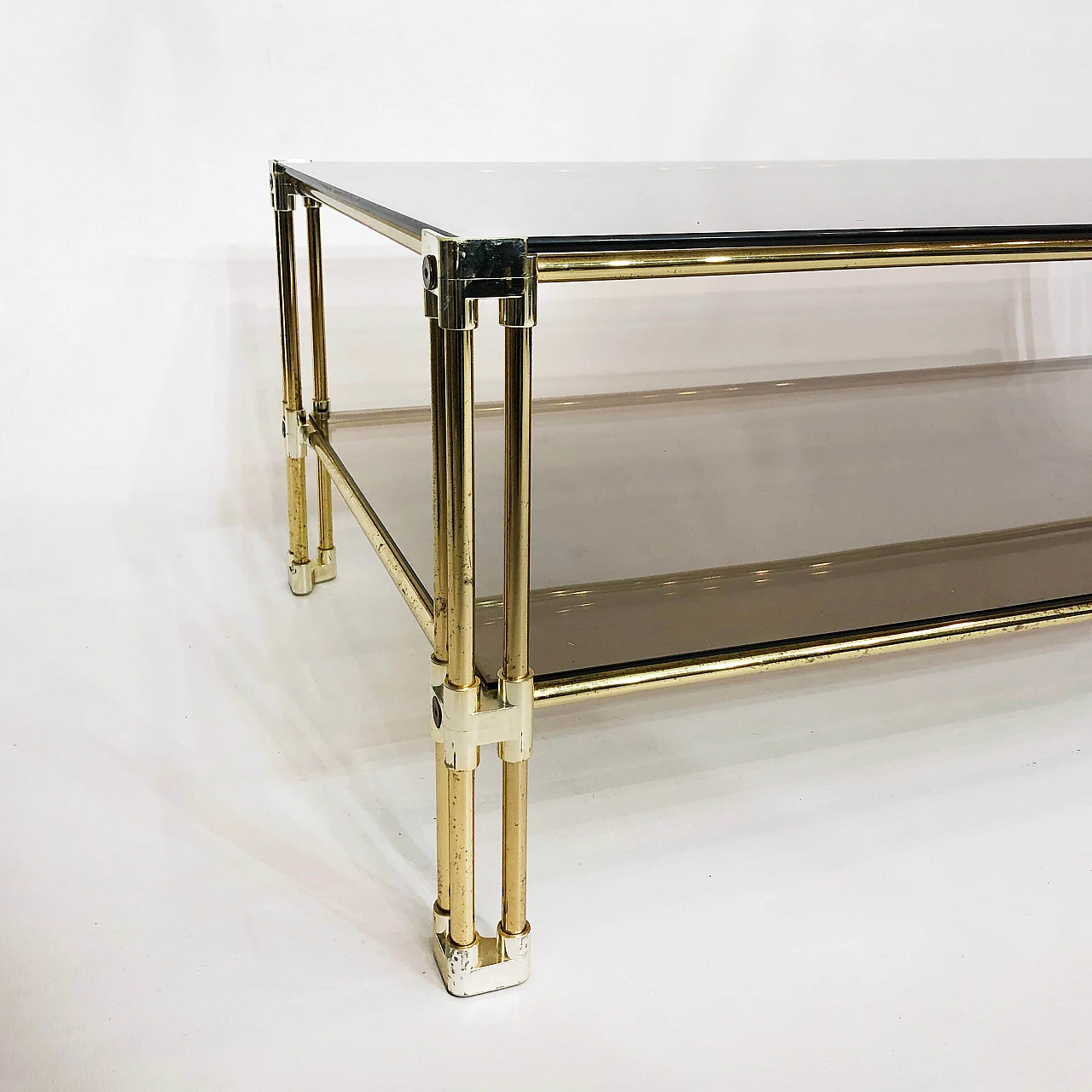 Two-tier coffee table in brass and smoked glass, 70s 1250078