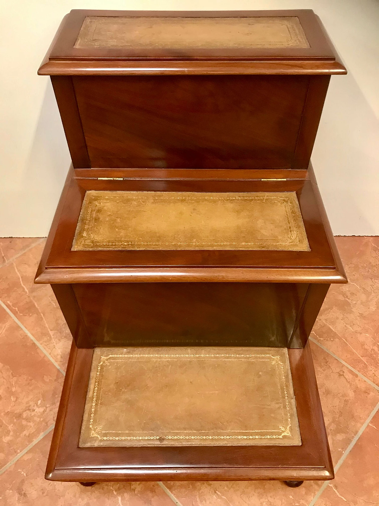 3 steps library ladder in mahogany and leather with 2 compartments, 19th century 1251618