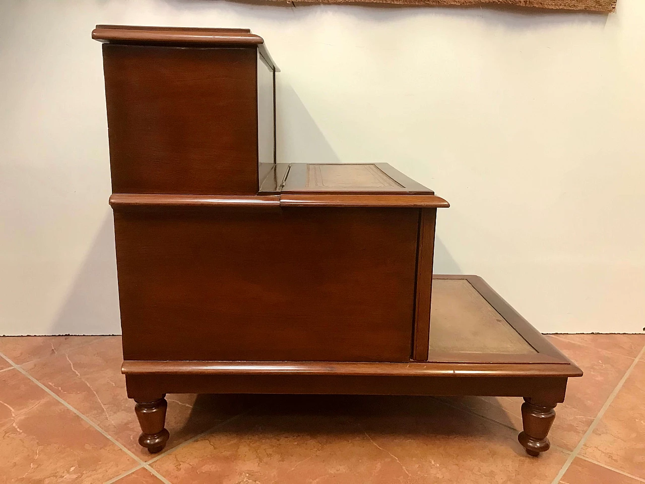 3 steps library ladder in mahogany and leather with 2 compartments, 19th century 1251622