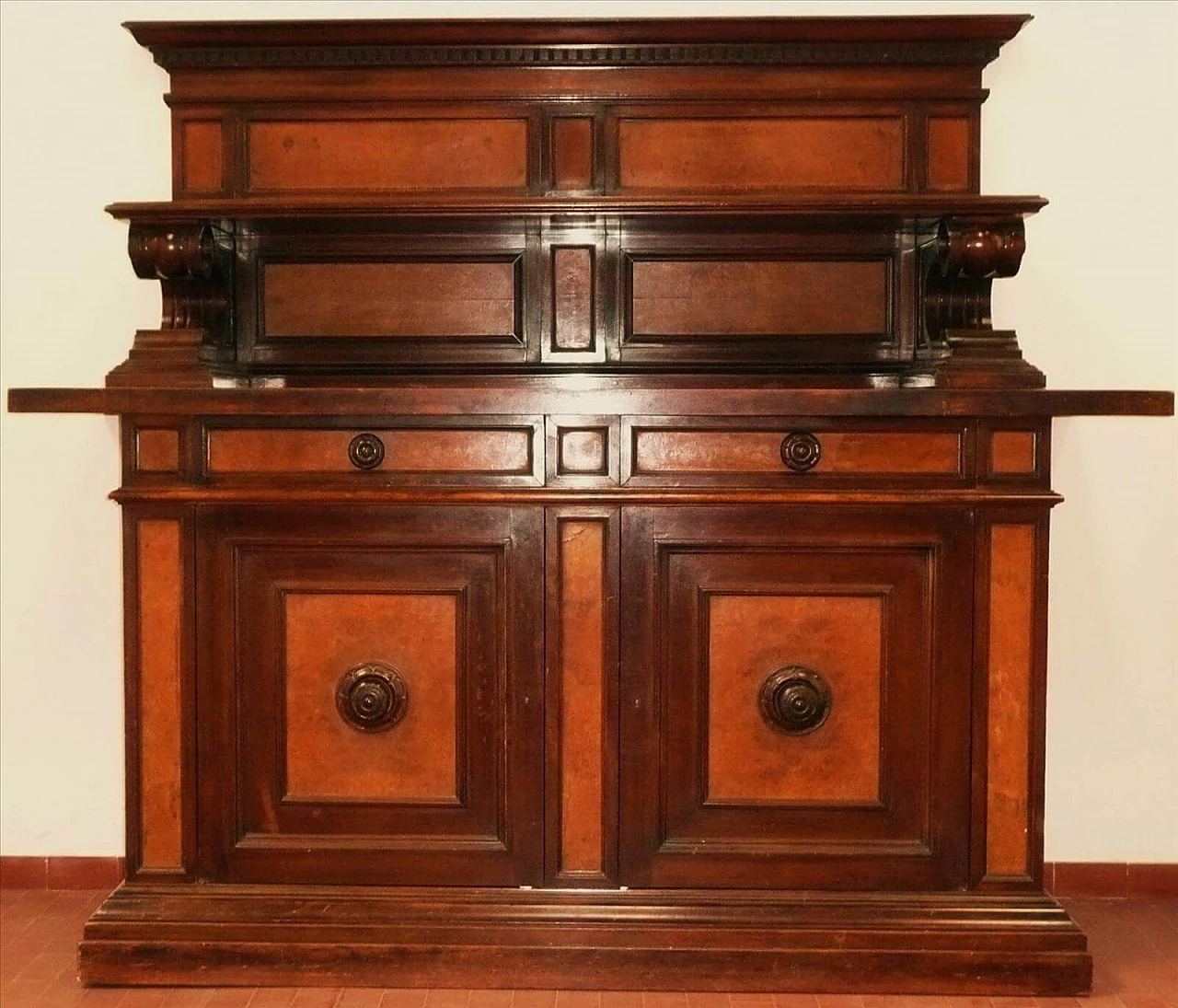 Grande credenza toscana in noce e radica di acero, fine '800 1251674