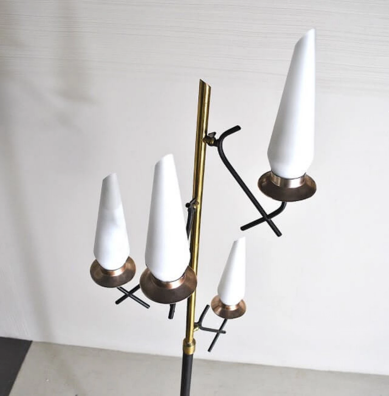 Opal glass and brass floor lamp by Stilnovo, 50s 1252490