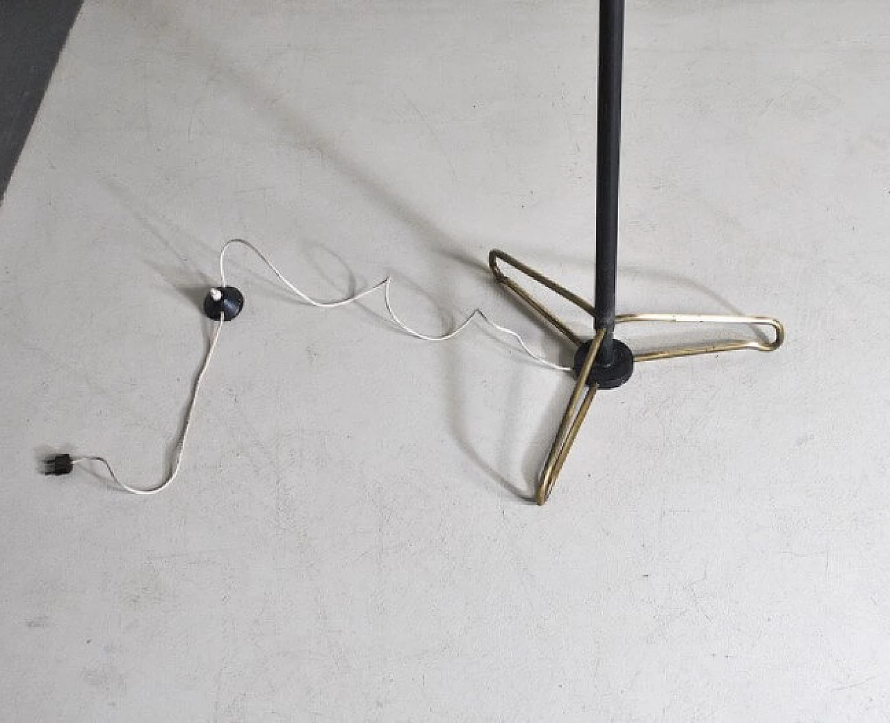 Opal glass and brass floor lamp by Stilnovo, 50s 1252492