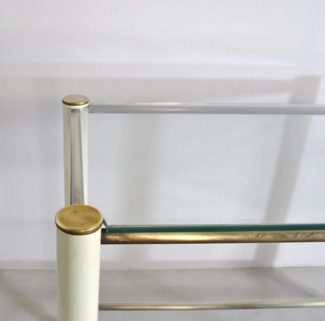 Trolley in brass and lacquered metal with 2 glass shelves in the style of Tommaso Barbi, 70s 1252515