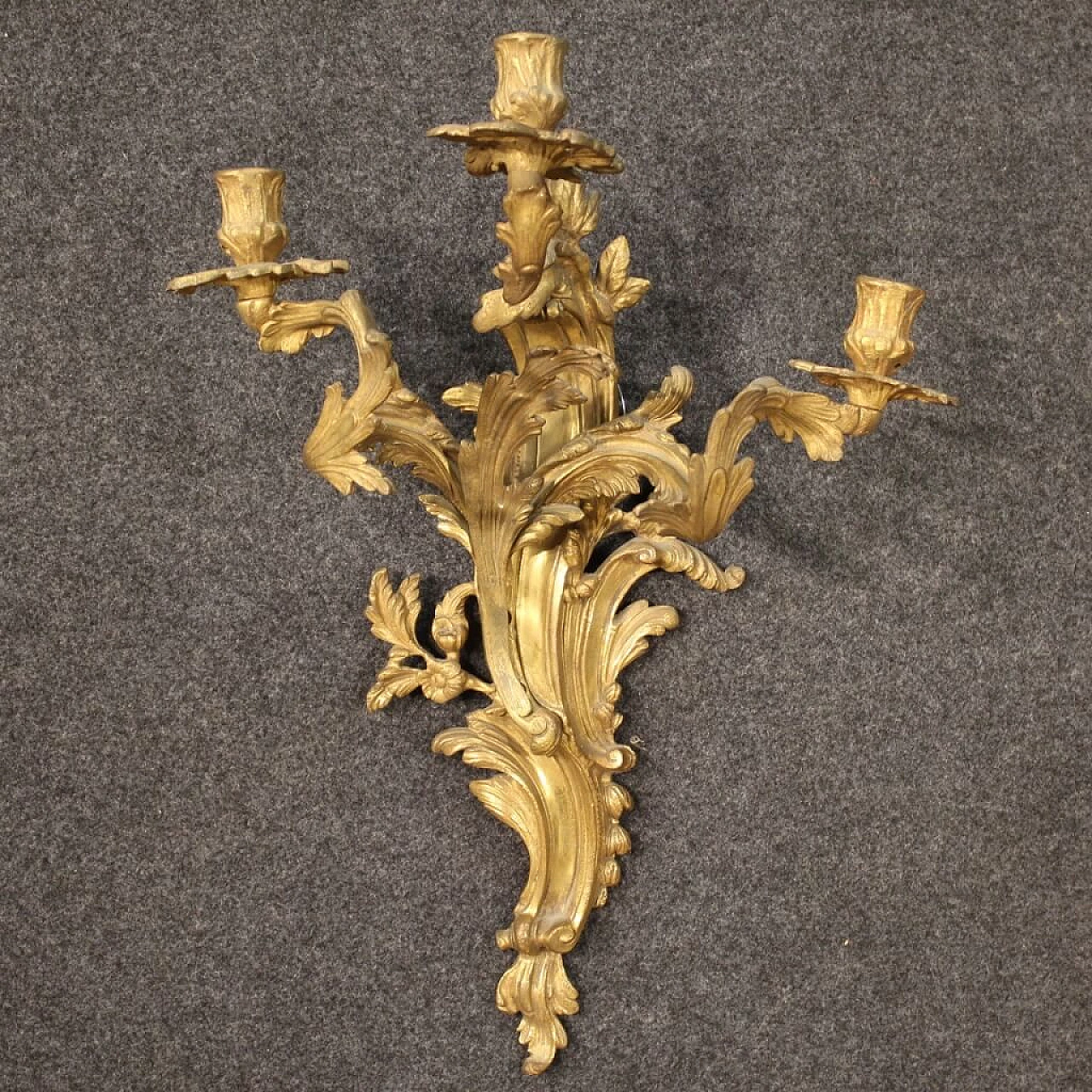 Pair of french wall sconces in gilded bronze in Louis XV style 1252586