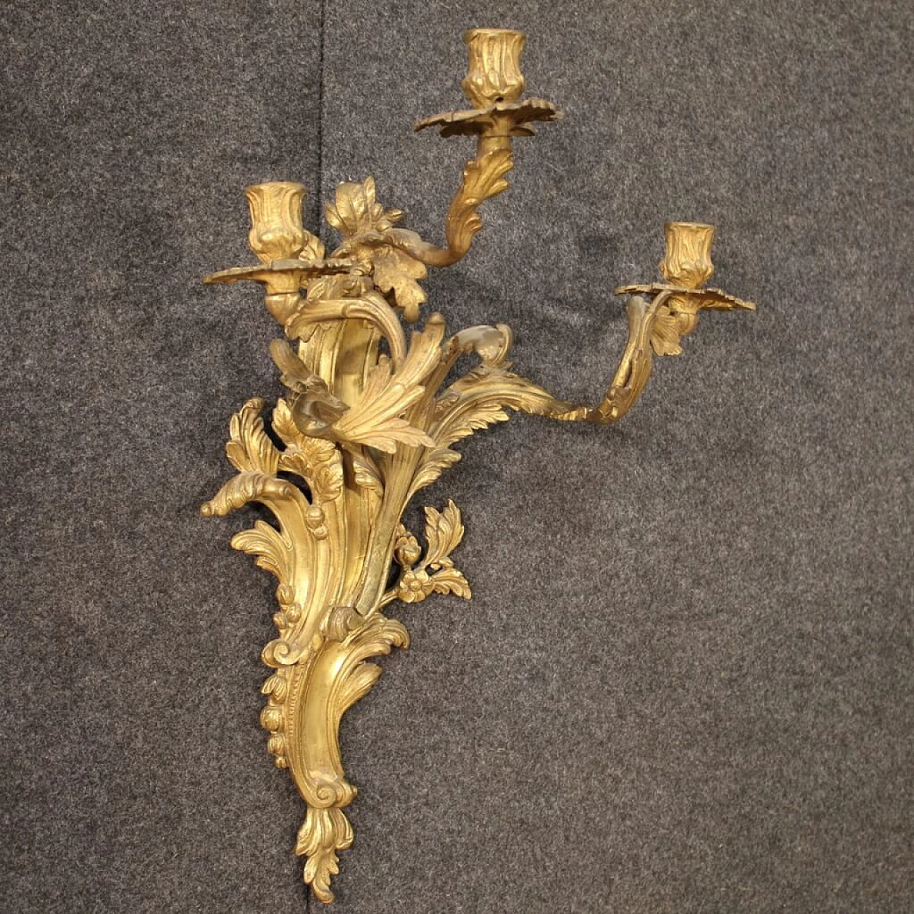 Pair of french wall sconces in gilded bronze in Louis XV style 1252587