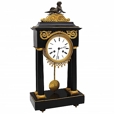 Direttorio clock with pendulum in gilded bronze and black Belgium marble, 18th century