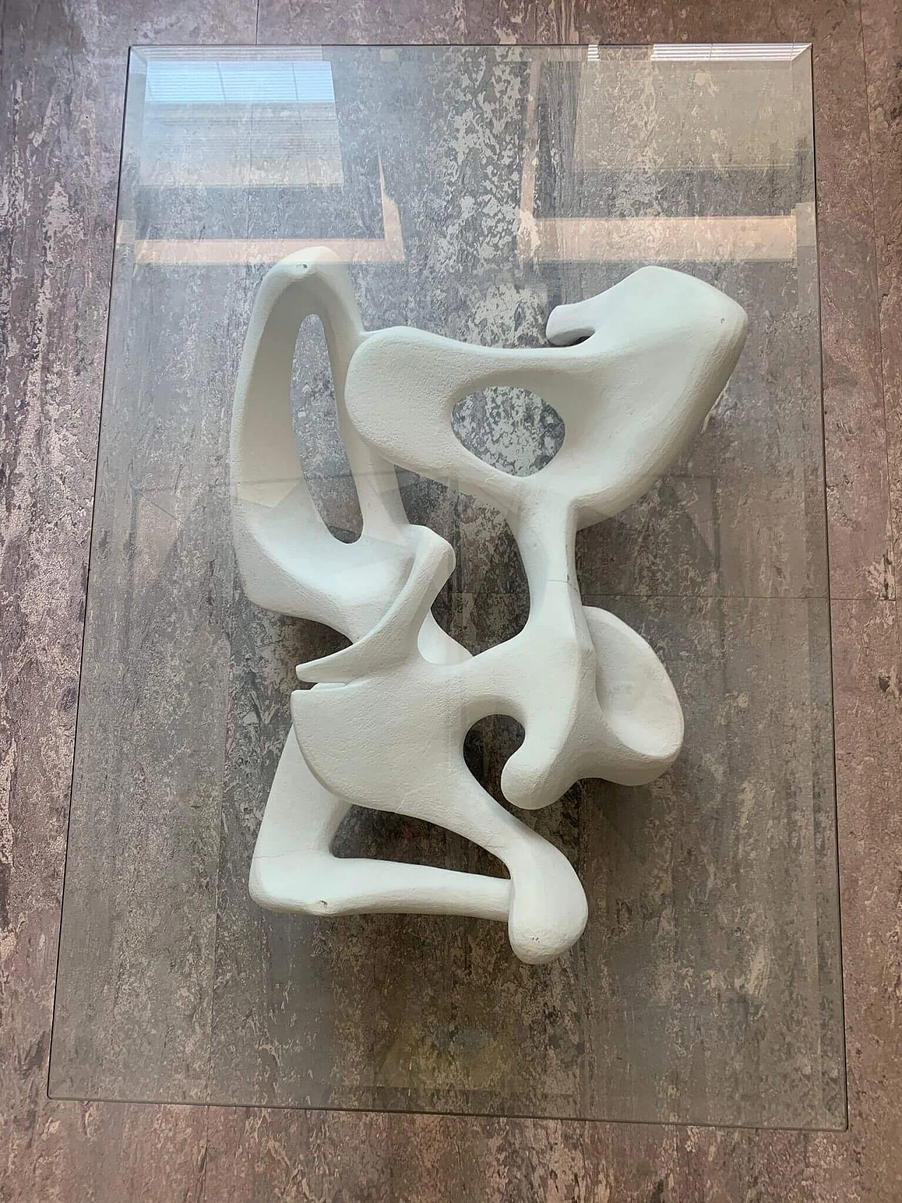 Coffee table with glass and wood Kamasutra sculpture, 90s 1253412