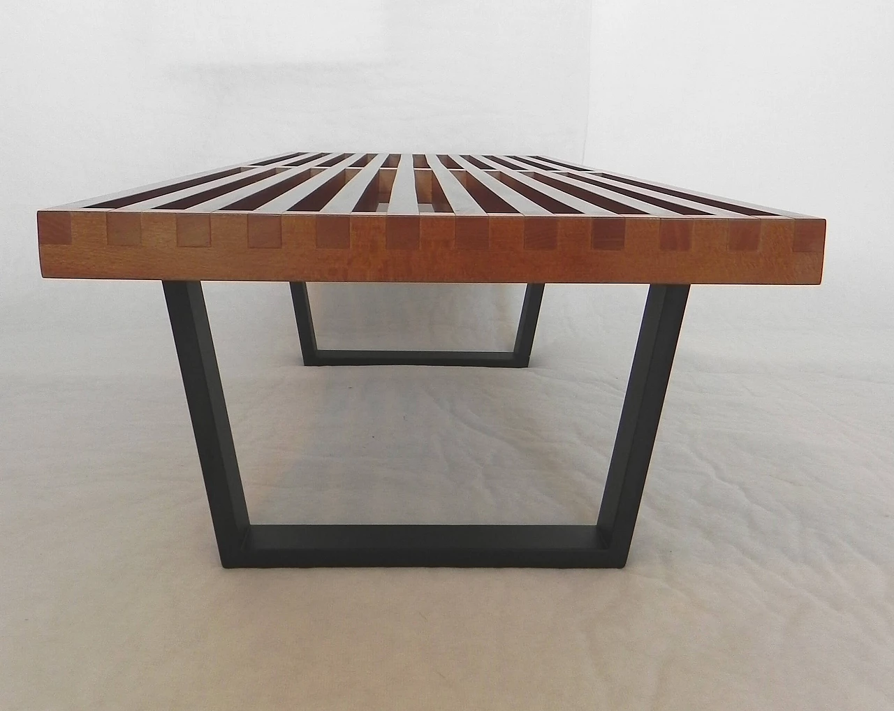 Panca in legno tinto noce e laccato nero 1253476